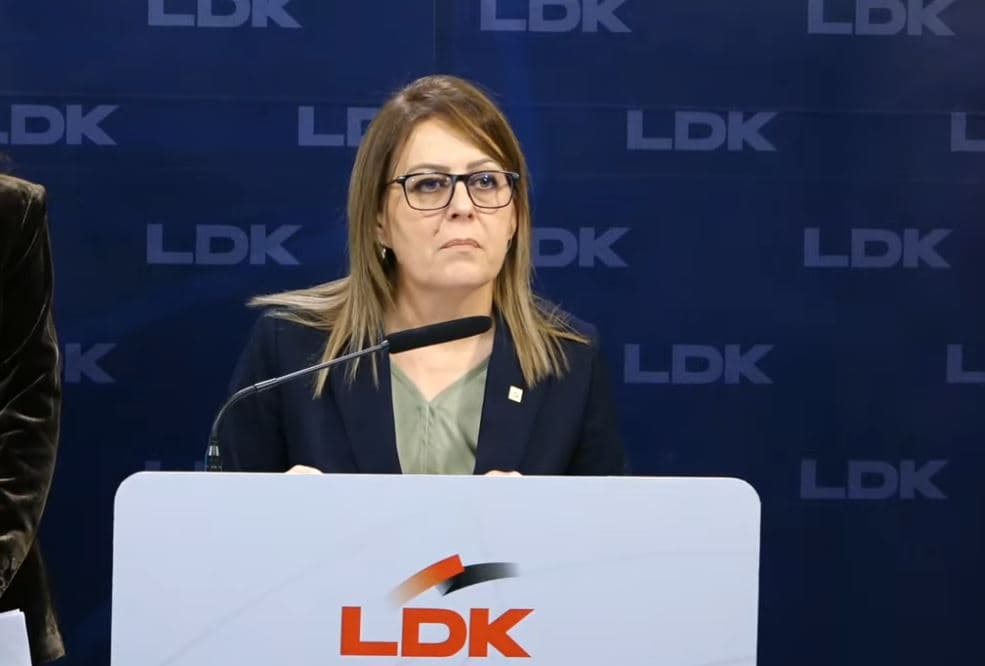 Bajrami konfirmon dorëheqjen e saj, thotë se e kërkoi edhe të Abdixhikut