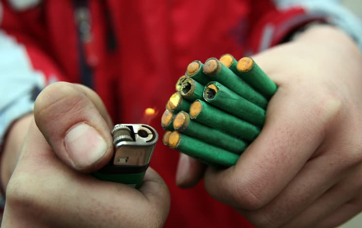 Fëmija që pësoi lëndime nga mjetet piroteknike dërgohet në Kirurgjinë Plastike