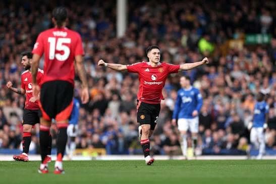 Ky futbollist bëhet "kurban" i Man Utd