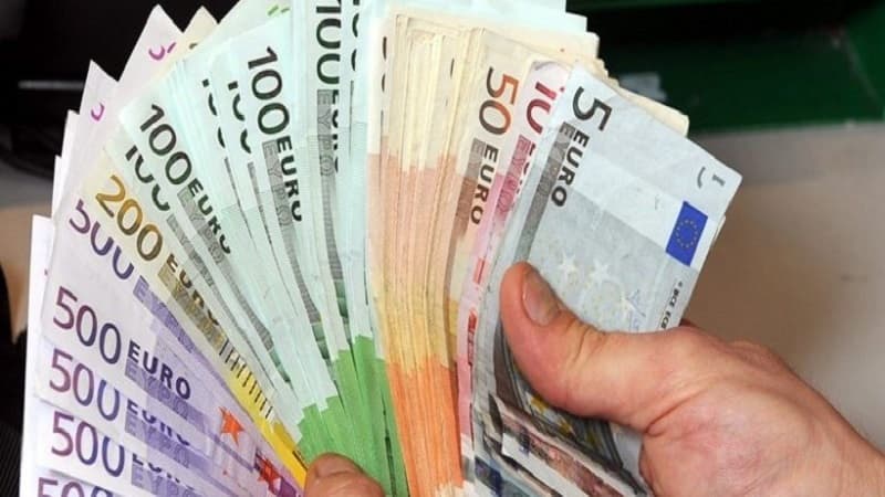 Nën kërcënimin e thikës, hajnat vodhën para në një lokal në Pejë