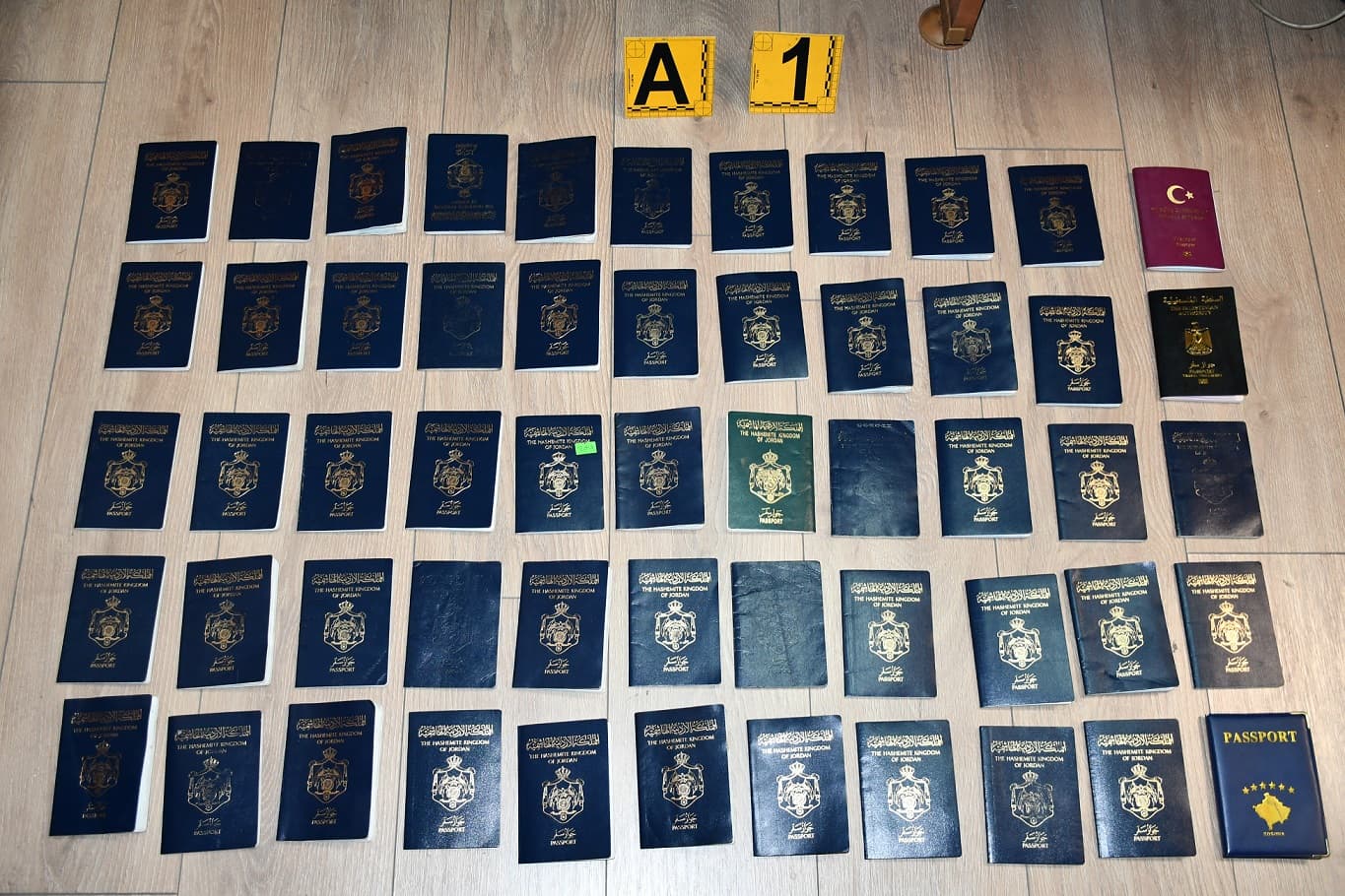Arrestohen dy të huaj për kontrabandim me migrantë, njëri nga ta udhëheqës i grupit kriminal