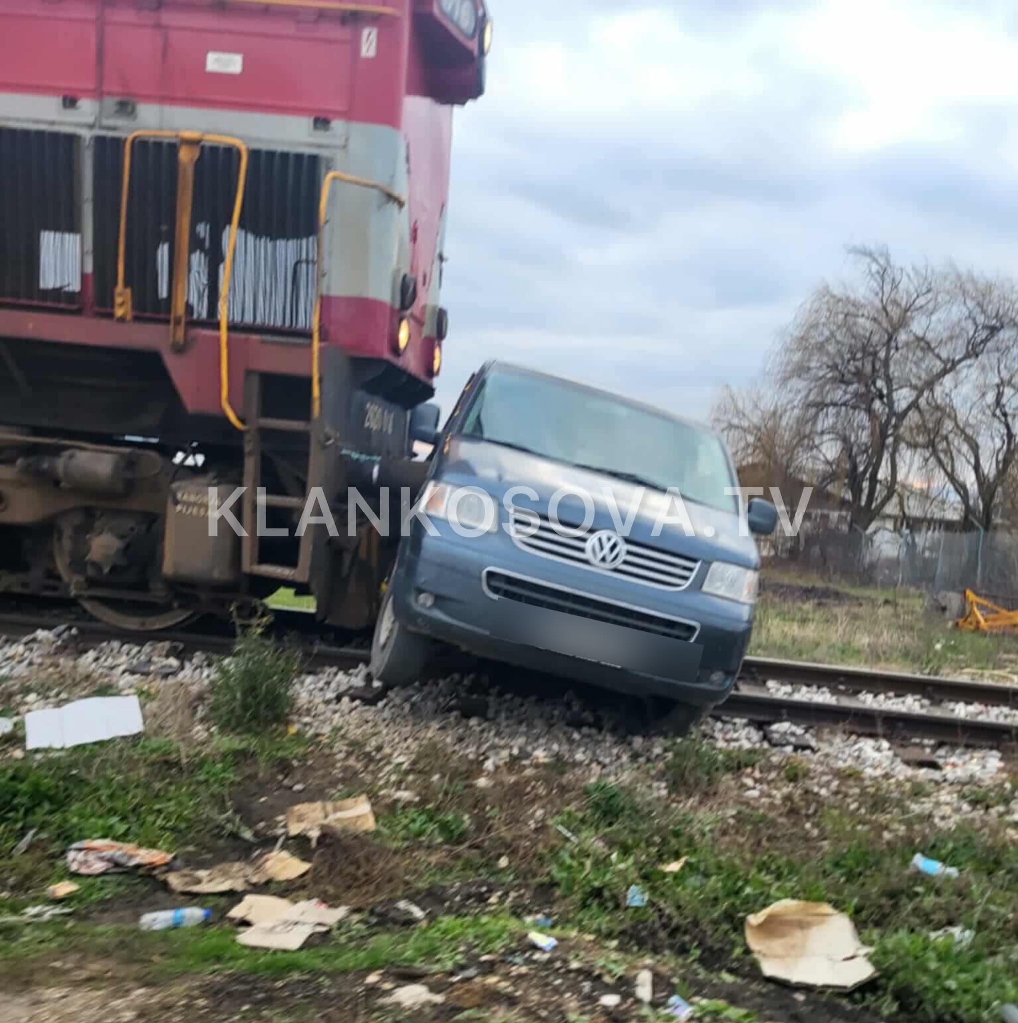 Aksident në Prishtinë, treni godet një automjet
