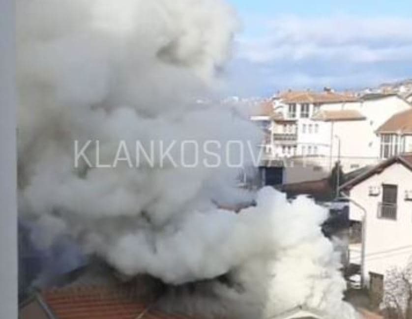 Zjarri përfshin kulmin e një shtëpie te "Bregu i Diellit"