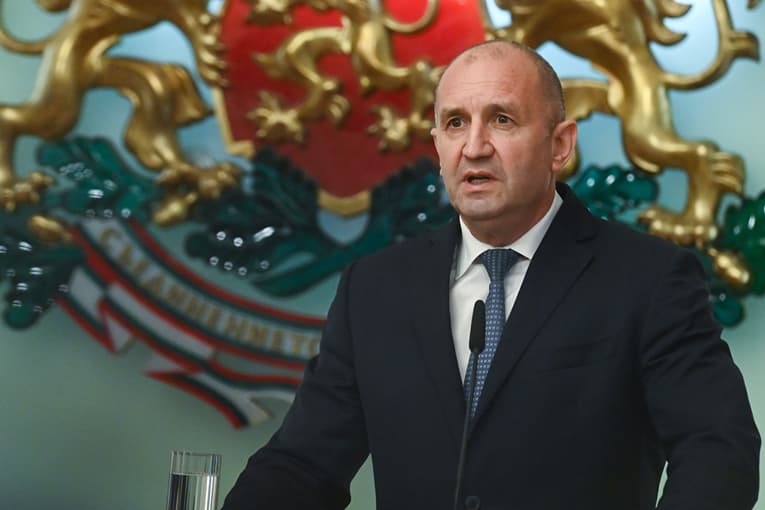 Presidenti bullgar jep dorëheqje