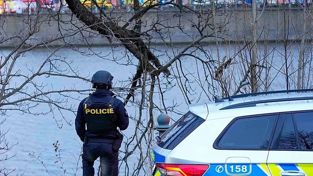 Të shtëna me armë në një bashki në Çeki, një i vdekur dhe katër të plagosur