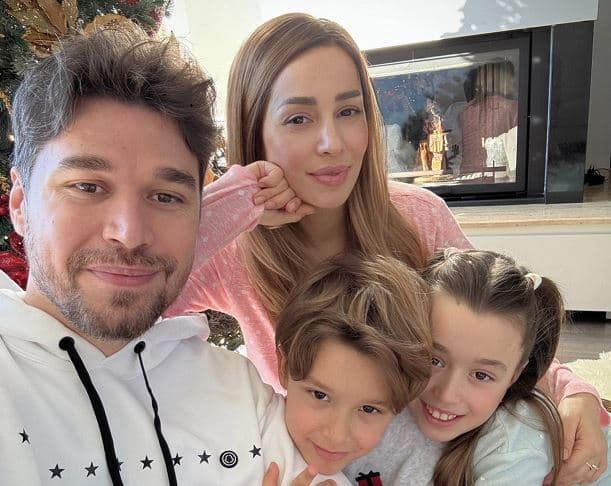 Alban Skenderaj uron Vitin e Ri me një foto familjare: Shëndet e dashuri për gjithçka që vjen