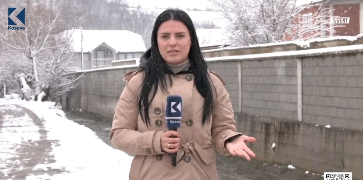 Pas përmbytjeve, bora ua vështirëson gjendjen banorëve të Piskotës së Gjakovës (VIDEO)