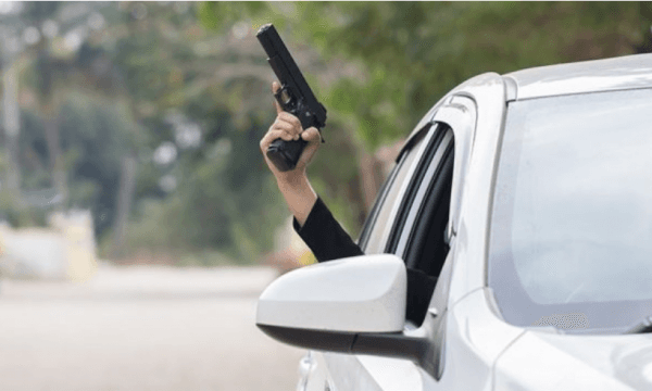 Arrestohet një person në Skenderaj, shtiu me armë nga vetura