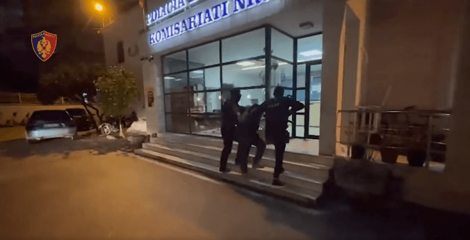 Arrestohet në Tiranë i kërkuari për vrasje të trefishtë, përdorte identitet të falsifikuar nga Kosova