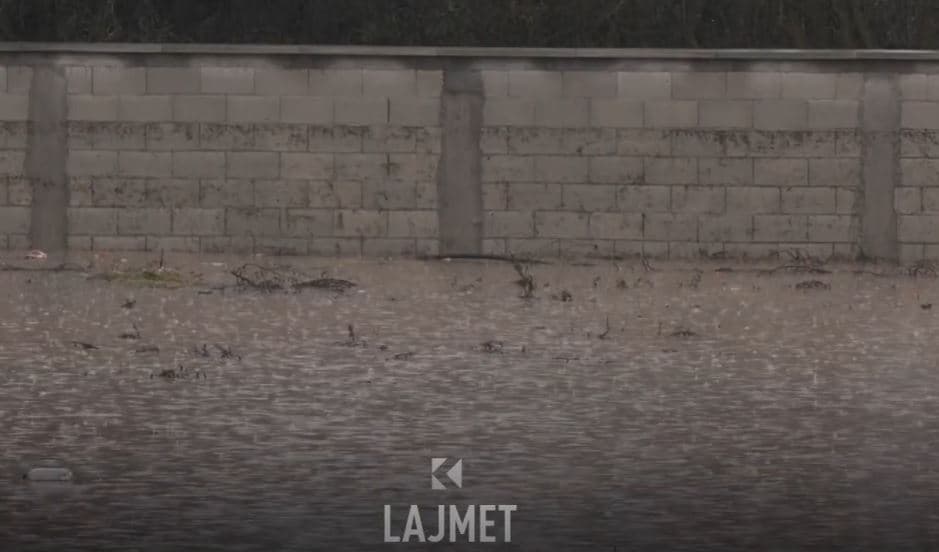 Evakuimi i banorëve - Komunat ofrojnë banim të përkohshëm (VIDEO)