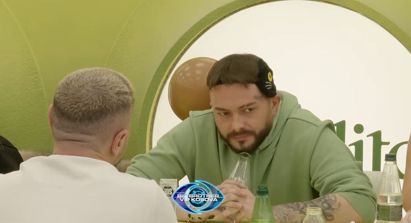 Labi e "detyron" Limin të tregojë se si u njoh me Bia Khalifen (VIDEO)