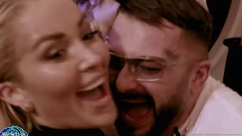 Momente të tensionuara në party mes Albës, Limit dhe Dolces (VIDEO)