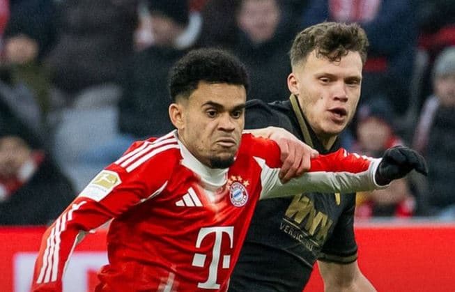Augsburgu shokon Bayernin, fiton me përmbysje në Allianz Arena