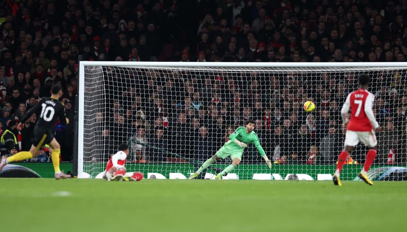 Unitedi hesht Emirates, ia bën me dije Arsenalit se është rrugë e gjatë drejt titullit