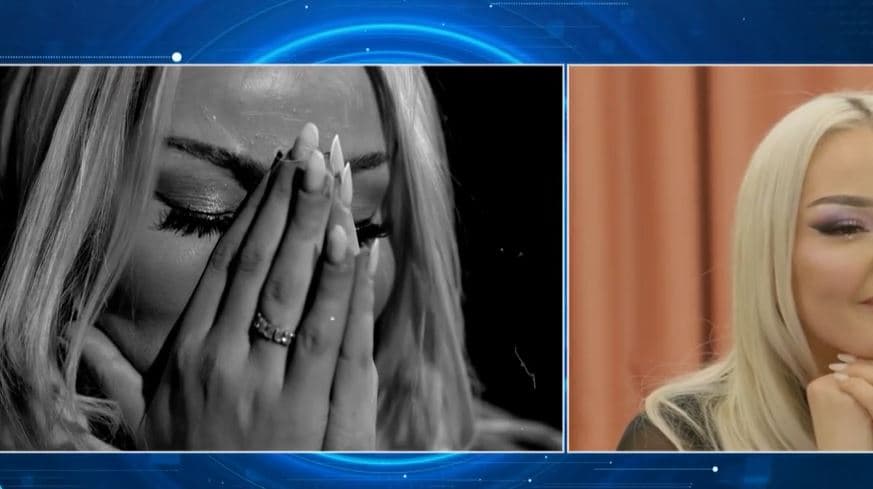 "Plaka pa dhëmbë" - Benita rrëfen për bullizimet që iu bën (VIDEO)