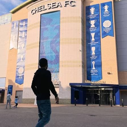 Chelsea në kërkim të një qendërmbrojtësi të ri