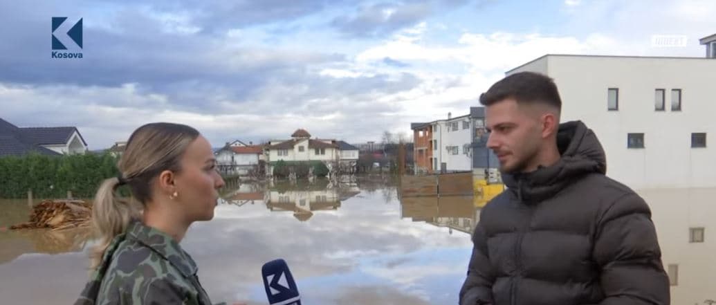 Kati i parë i shtëpisë u mbulua nga uji, Dacaj: Shyqyr Zotit kemi arritur të dalim me kohë (VIDEO)