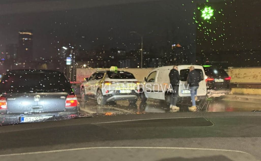 Aksident mes dy veturash në Emshir