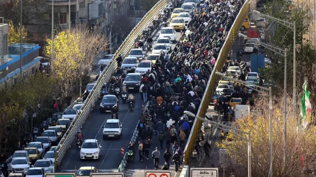 Dy të vrarë në përleshjet mes protestuesve dhe forcave të sigurisë në Iran