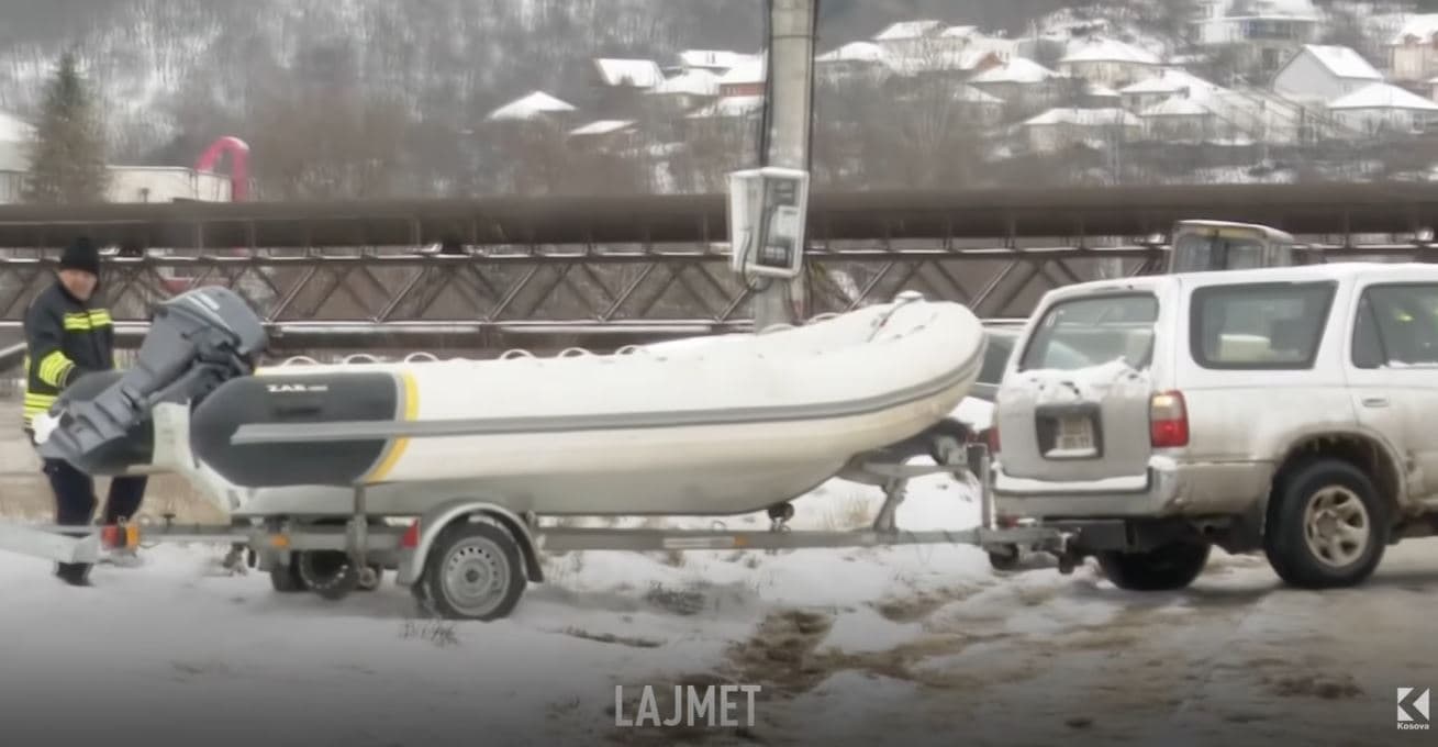 Mbi 30 familje të evakuuara nga përmbytjet në Mitrovicë (VIDEO)