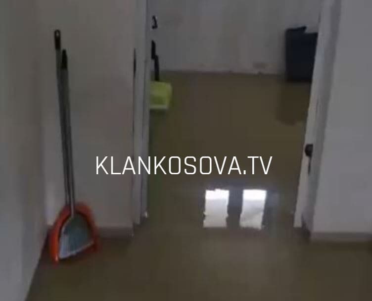 Vërshohet nga shiu një shtëpi në Rahovec