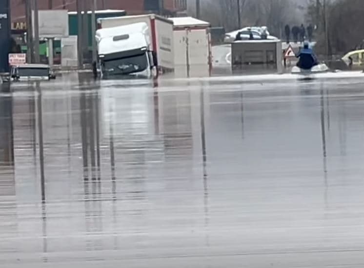 AME raporton për vërshime në disa zona: Bora zbut rrezikun nga përmbytjet