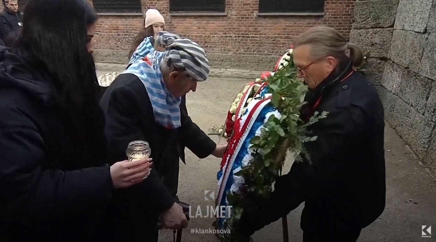 Kampi nazist: Të mbijetuarit vizitojnë Murin e Vdekjes (VIDEO)