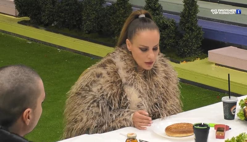 “Pse e gënjeve Benitën për Elijonën?”, Hygerta vihet në siklet nga pyetjet e publikut (VIDEO)