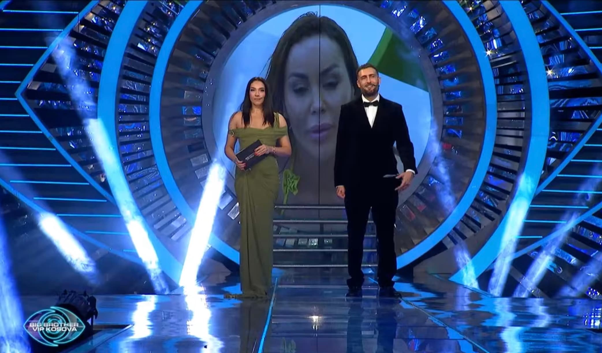 Sasa lë shtëpinë, Fjolla emocionohet nga nëna - Super spektakli i sontëm i BBVK (VIDEO)