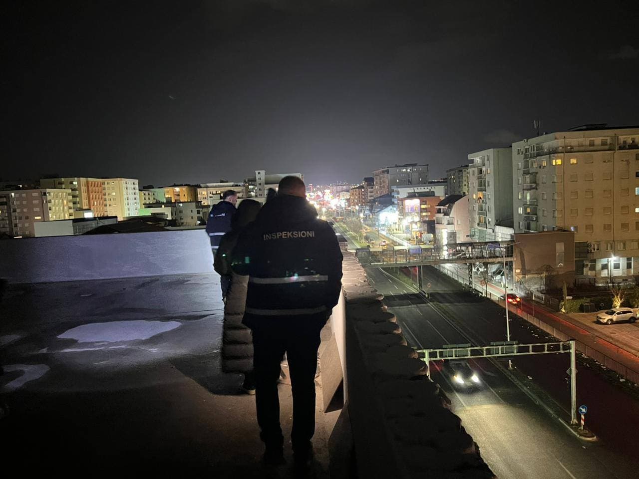 Fushë Kosovë, rrethohet me shirita mbrojtës objekti ku ra fasada