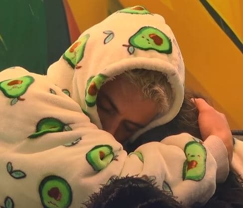 “Kurrë s’kam lu me të, veç e kam mbrojt”, Klodi me lot në sy flet për Elijonën (VIDEO)