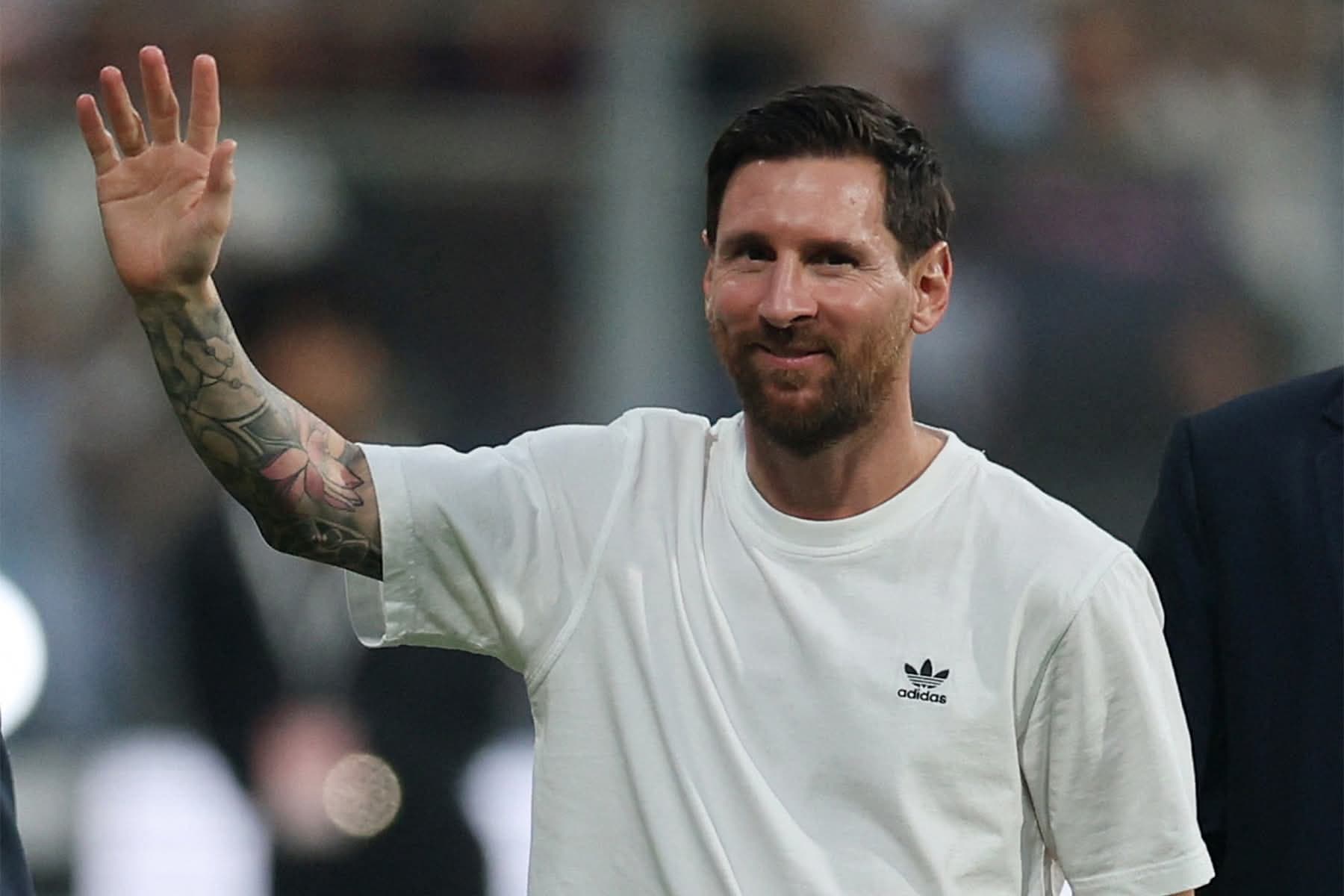 Messi po e blen klubin spanjoll