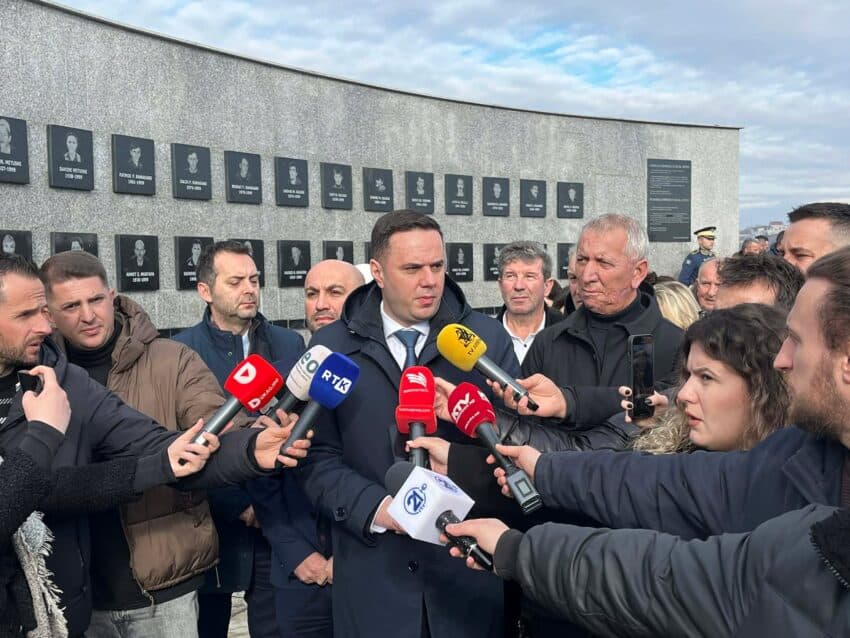 Homazhe në Reçak, Abdixhiku: Lavdi viktimave, drejtësia do kërkohet gjithmonë