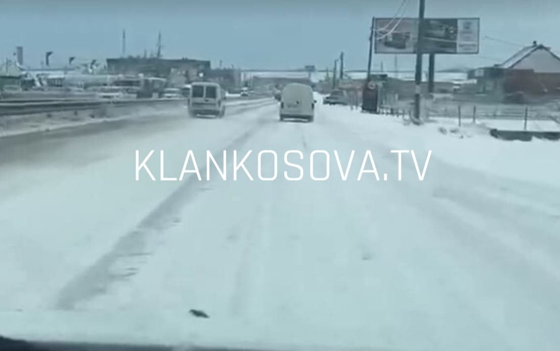 Reshjet e borës shkaktojnë ngrica në magjistralen Prishtinë-Mitrovicë (VIDEO)
