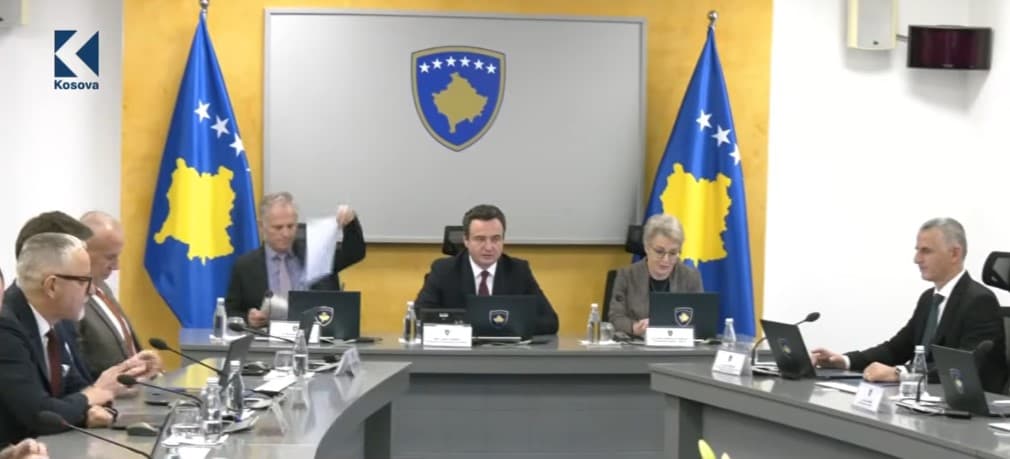 Institucionet kosovare: Pa borde, pa punëtorë e me shefa u.d (VIDEO)