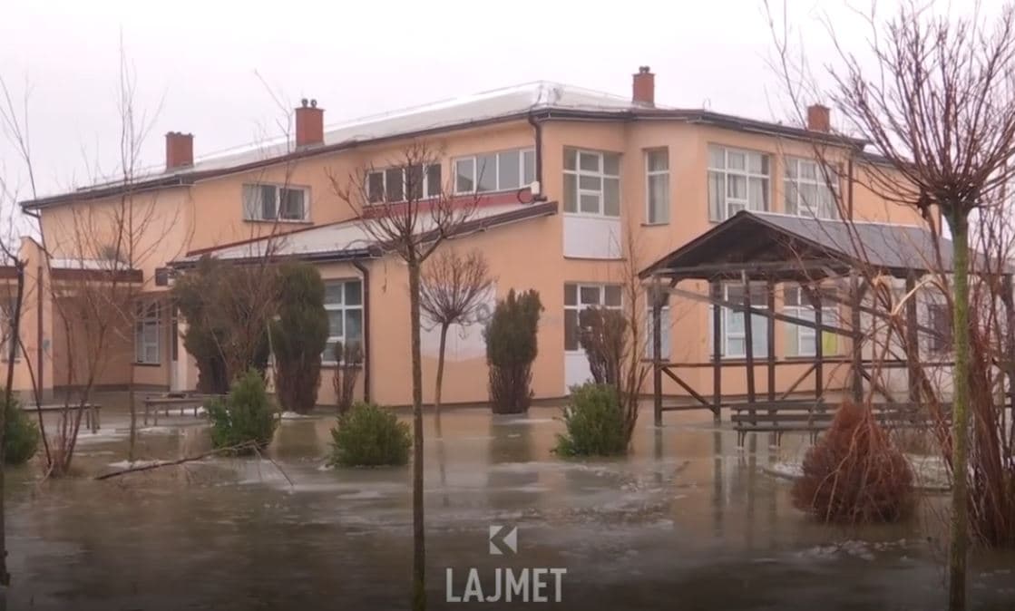 Gjysmëvjetori i dytë: Nisja e mësimit të hënën ende e pasigurt (VIDEO)