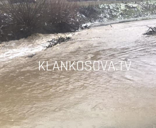 Bllokohen 50 banorë të "Mahallës së re" në Slivovë (VIDEO)