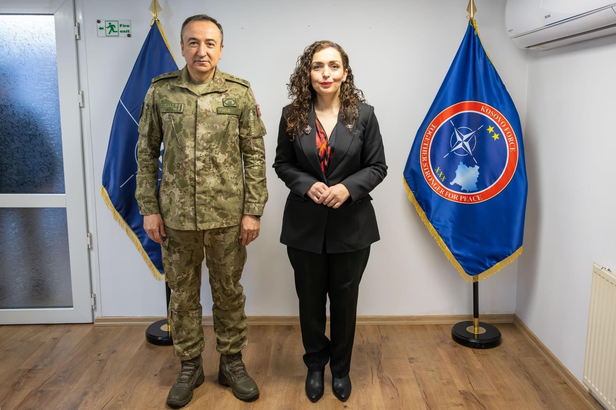 Komandanti Ulutash pret në takim presidenten Osmani, flasin për sigurinë në Kosovë