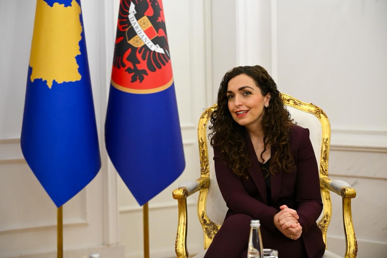 "Mërgata me Kryeministrin", grupi i organizuar që po kërkon dorëheqjen e Vjosa Osmanit