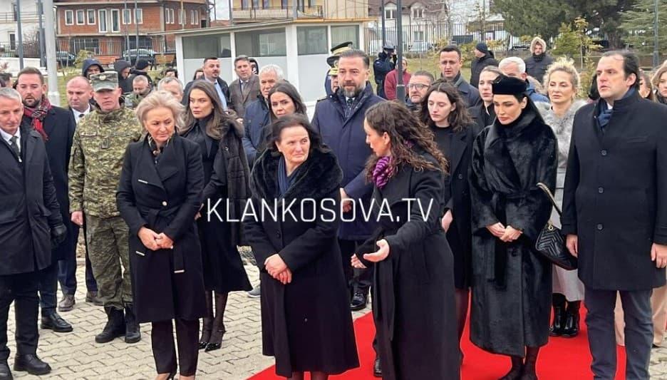 Presidentja Osmani bën homazhe te varri i Ibrahim Rugovës