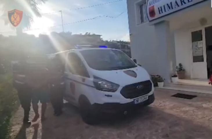 Goditi për vdekje punëtorin, arrestohet në Himarë drejtuesi i ekskavatorit