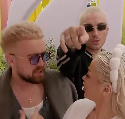"3 Bjondina" - Labinoti bën shaka me look-un më të ri të banorëve (VIDEO)