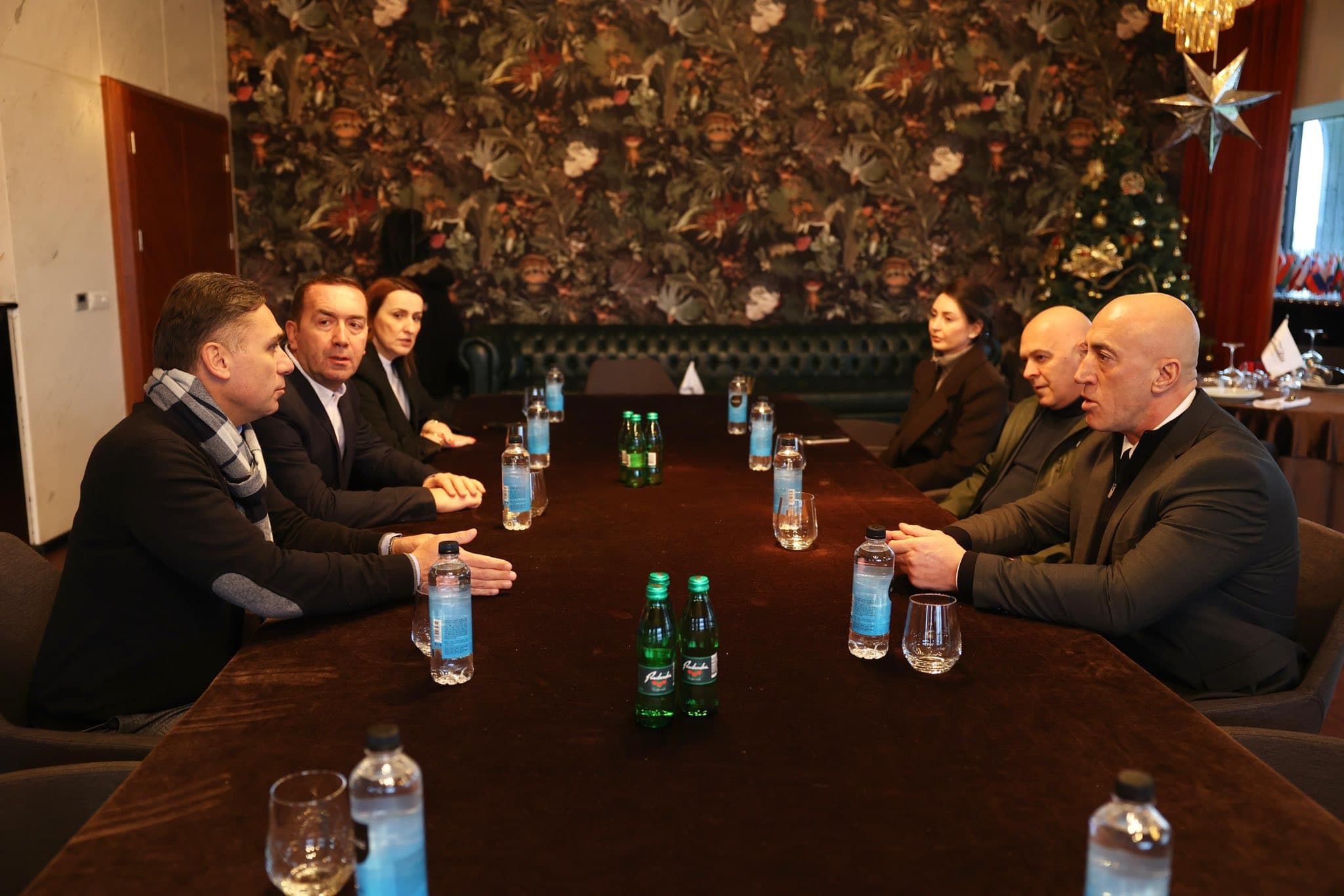 Zjarri në Comodita, Haradinaj: Prodhimi po vazhdon dhe vendet e punës po ruhen