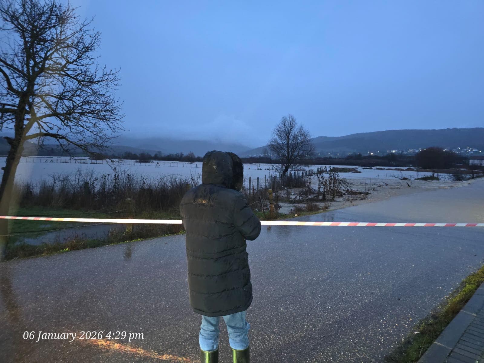 Lladrovci: Lehtësohet për qarkullim rruga Drenas-Komoran, por kujdes