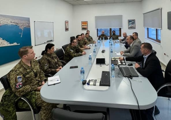 Delegacioni i KFOR-it në Durrës, njihet nga afër me kapacitetet e Portit
