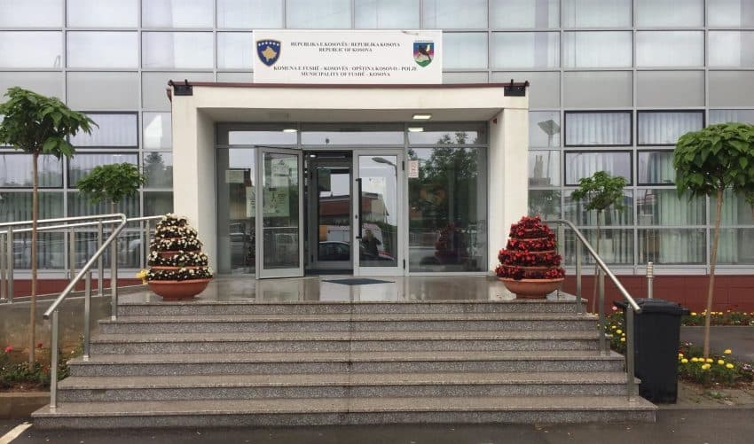 Shtyhet fillimi i mësimit në Fushë Kosovë, shkak moti dhe mungesa e ngrohjes