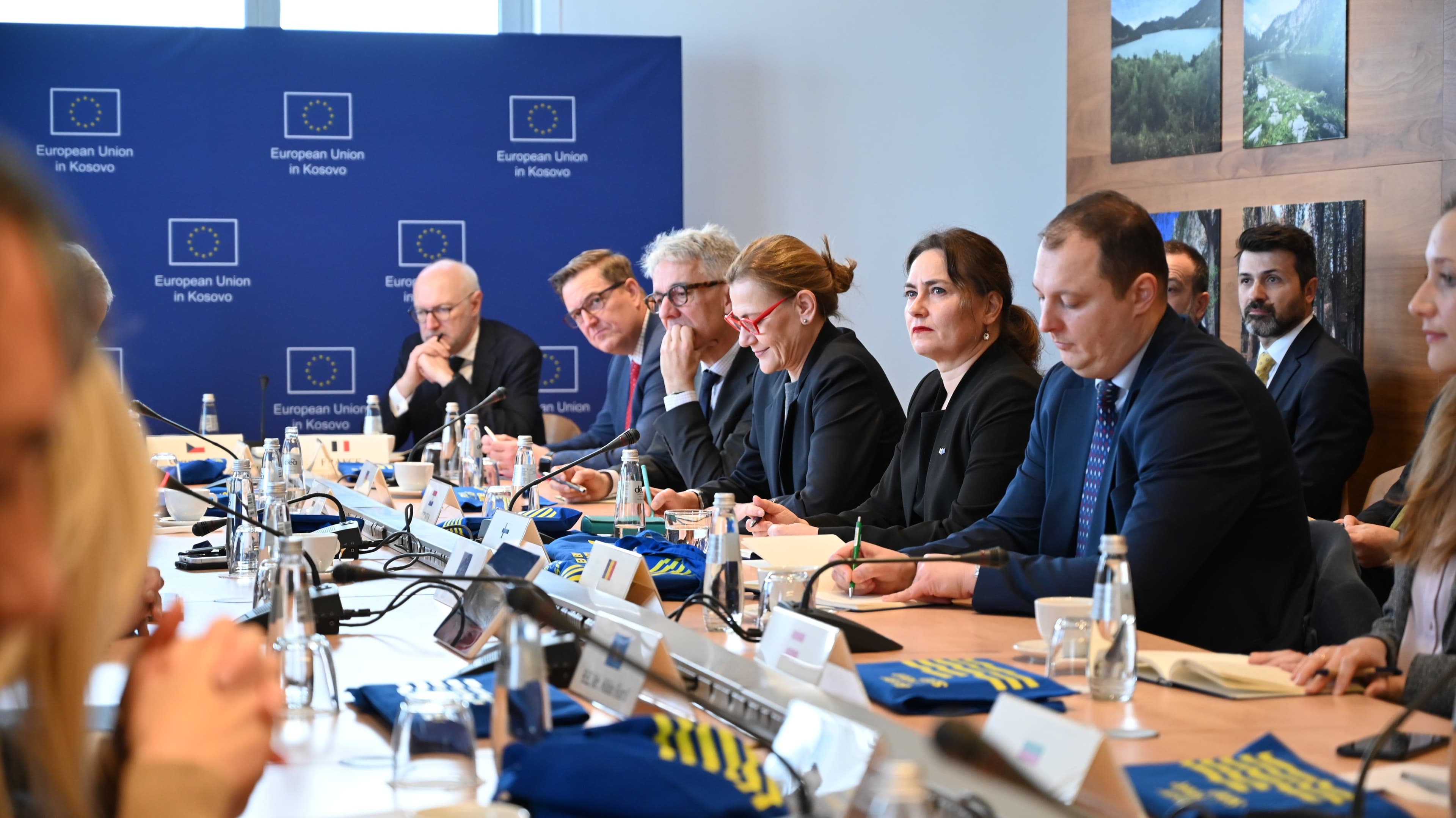 Ambasadorët evropianë takojnë Kurtin, i flasin për dialogun - i kërkojnë edhe ratifikimin e disa marrëveshjeve