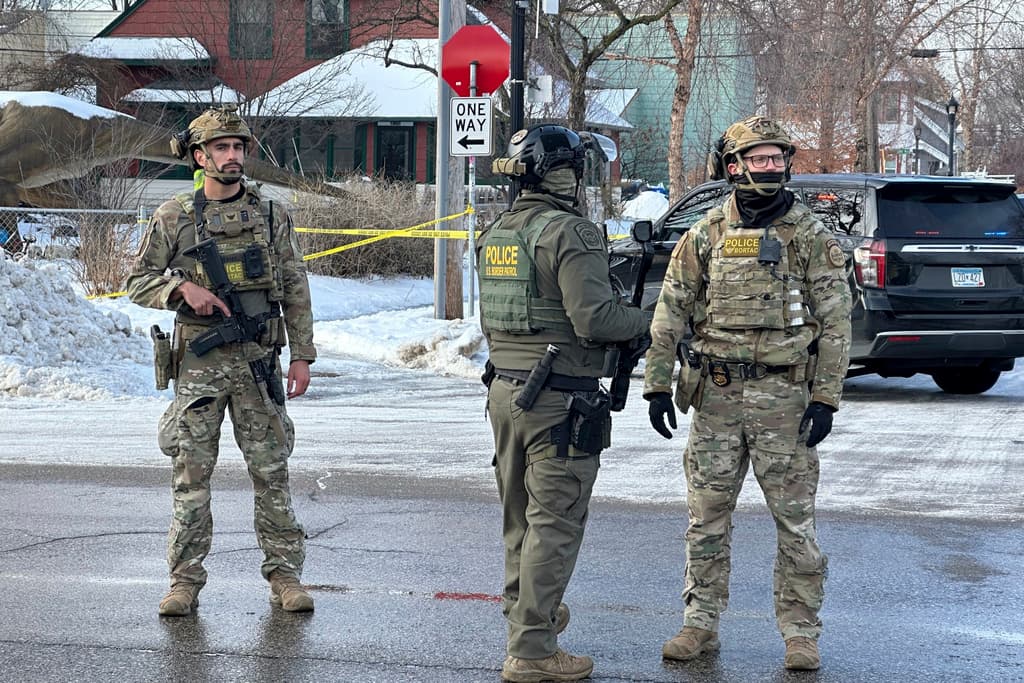 Agjenti i ICE qëllon për vdekje një grua në Minneapolis, reagon Trump