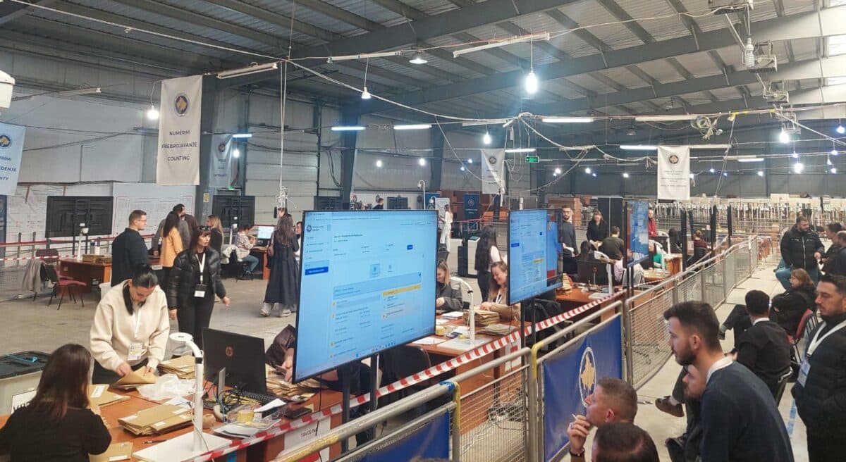 Nis seanca për caktimin e paraburgimit ndaj 15 të dyshuarve për falsifikim të votave në Malishevë