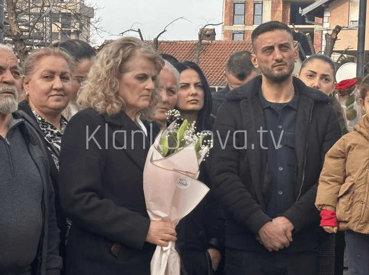 Zbulohet pllaka përkujtimore e Abedin Rexhës në Klinë (VIDEO)
